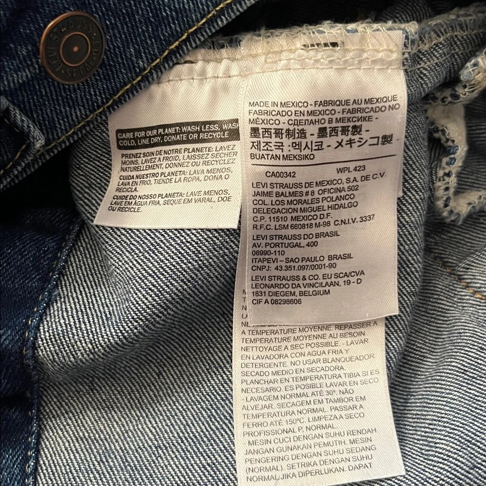 Levi's Trucker Jacket in a dark wash blue denim size S